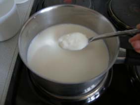 Ensemencement du yaourt par les ferments